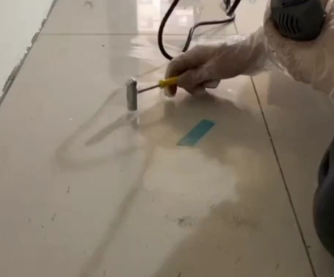 葫芦岛市瓷砖开裂维修公司专业分享瓷砖在铺贴前如果没有沥干水分，将会导致以下问题